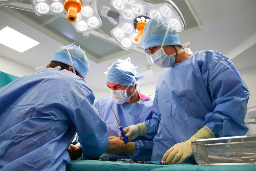 equipe docteur gregoire ciais chirurgien orthopediste specialiste epaule main coude paris